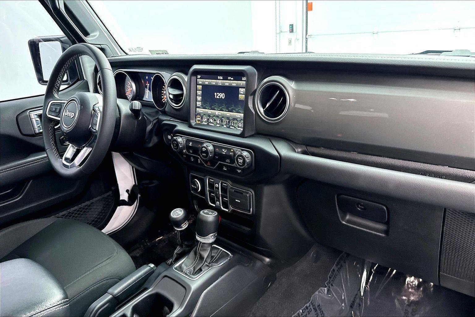 2023 Jeep Wrangler 4-Door Sahara - Photo 25