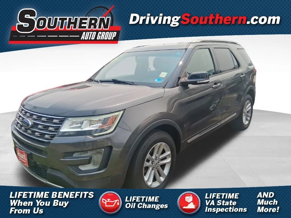 Used 2017 Gray Ford XLT image 1