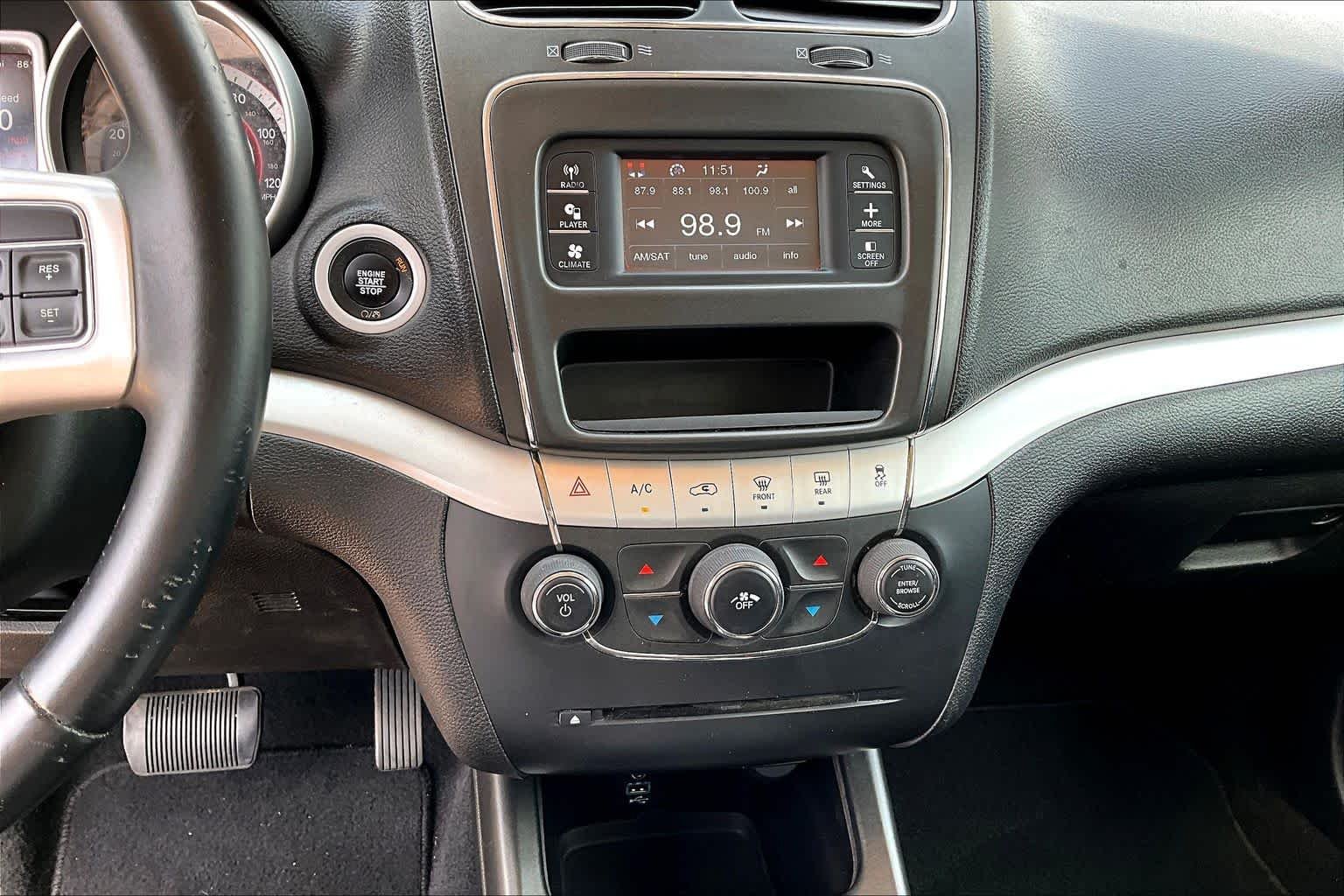 Used 2019 Granite Pearlcoat Dodge SE image 31