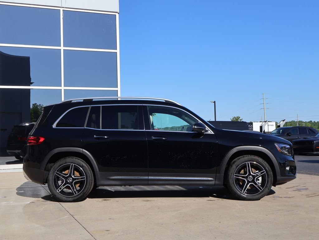 New 2026 Night Black Mercedes-Benz GLB 250 image 4
