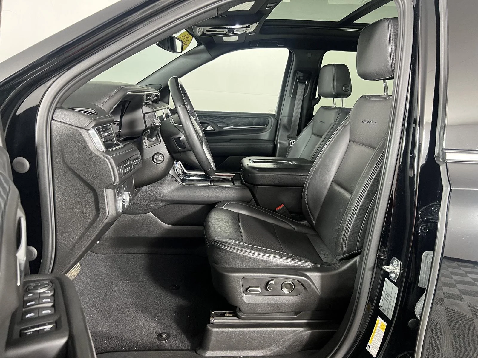 Used 2023 Onyx Black GMC Denali image 16