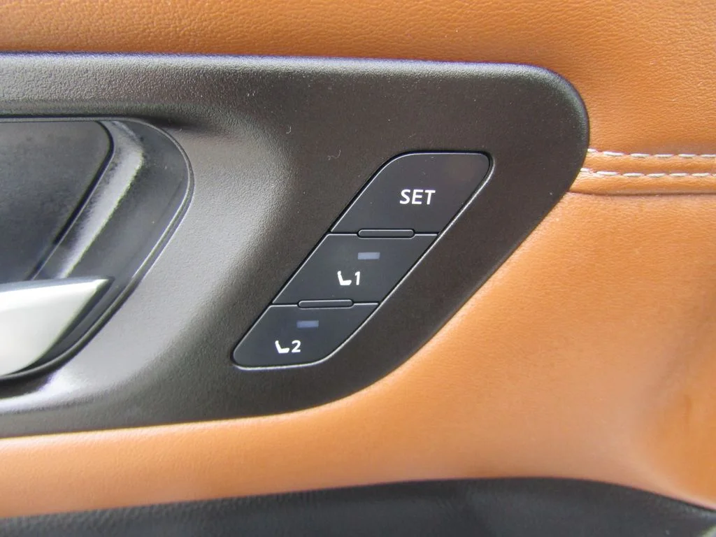 Used 2025 Obsidian Green Pearl Nissan Platinum image 26