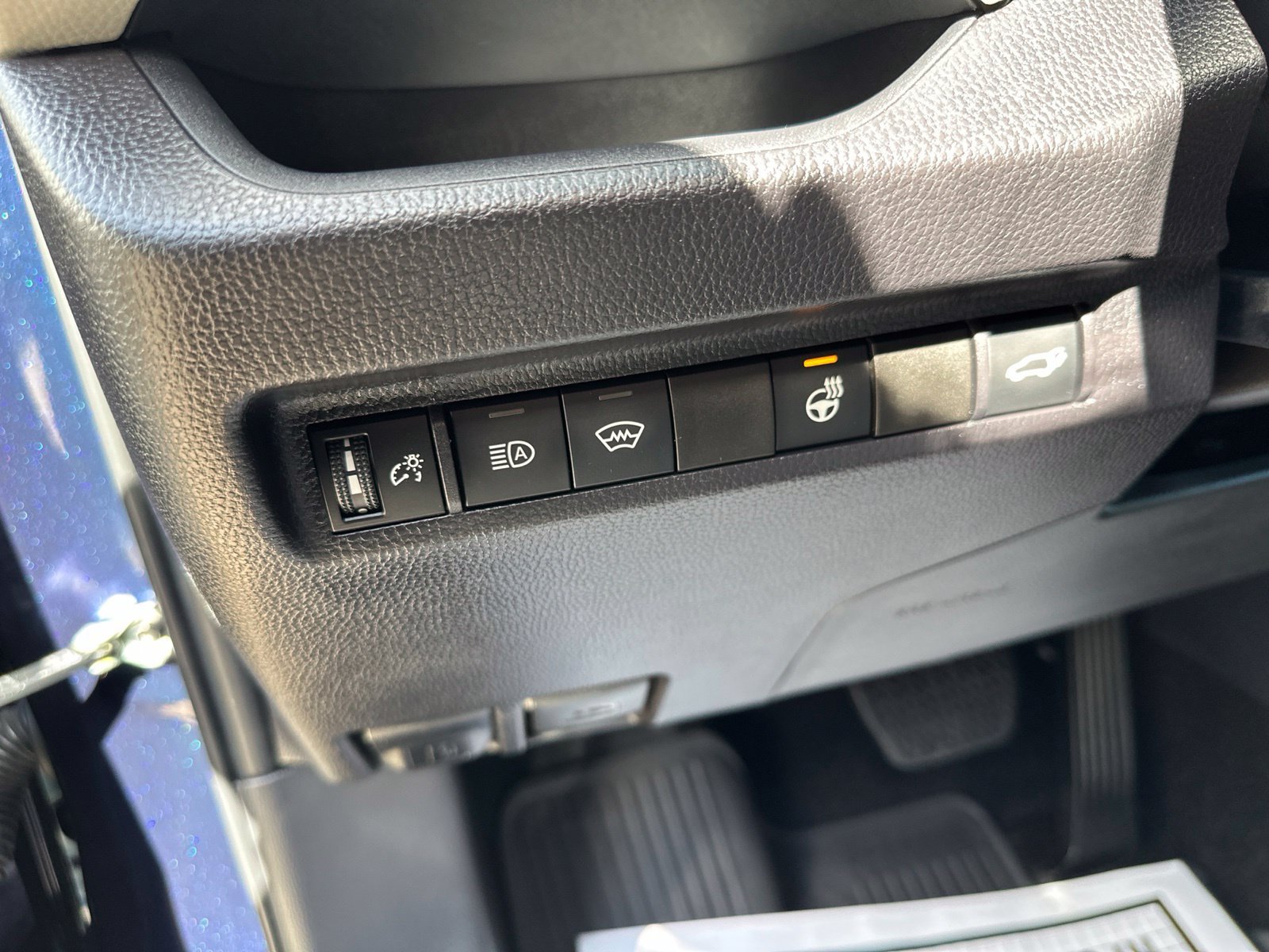 Used 2025 Blue Toyota XLE Premium image 14