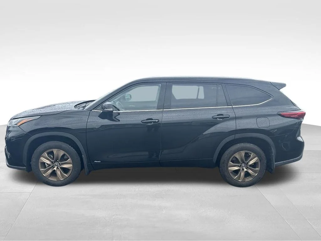 Used 2022 Midnight Black Metallic Toyota Bronze Edition image 5