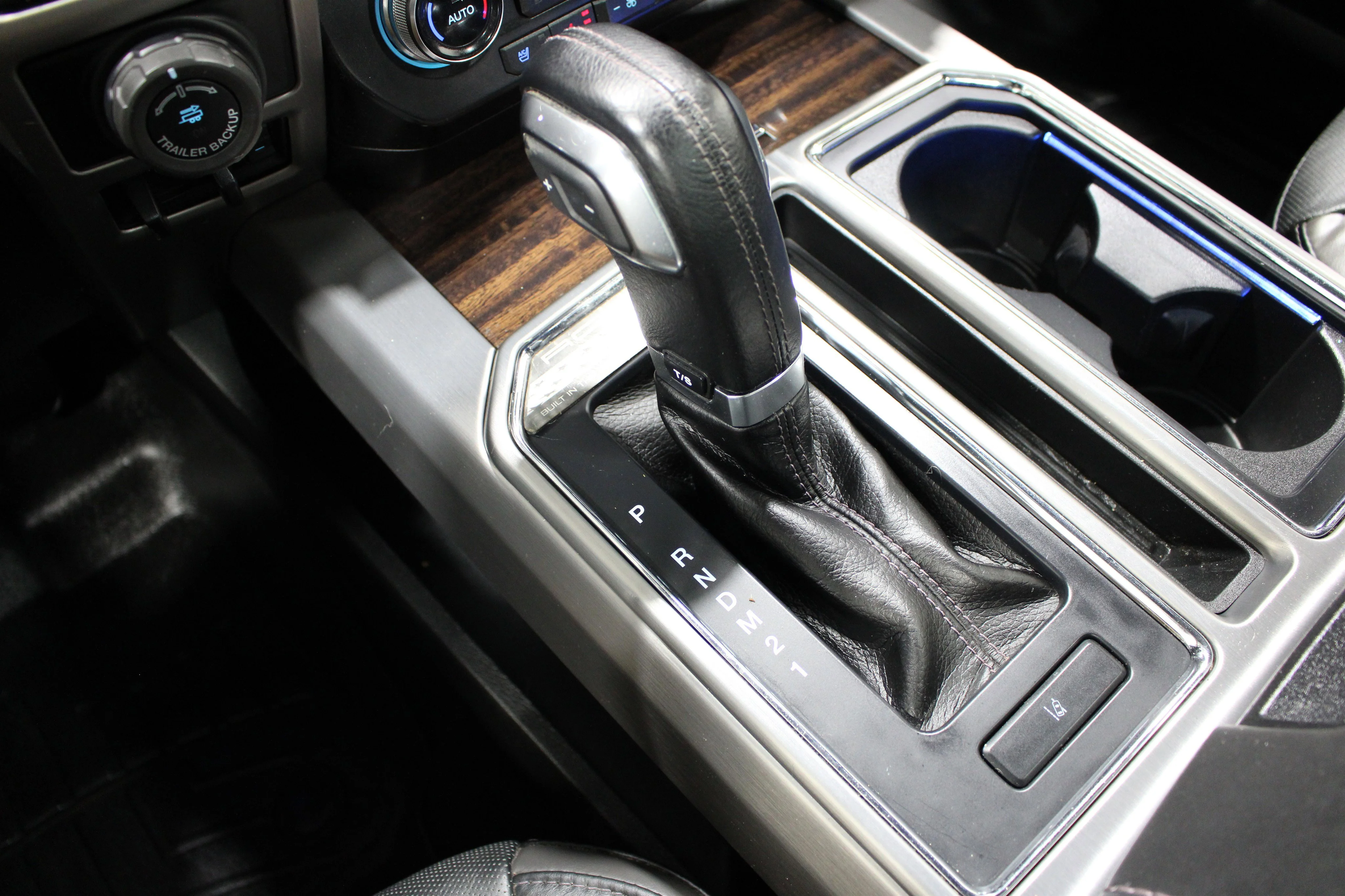 2016 Ford F-150 Platinum - Photo 18