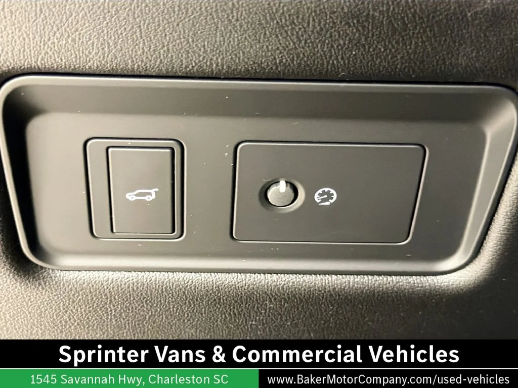 Used 2020 Santorini Black Metallic Land Rover HSE image 11