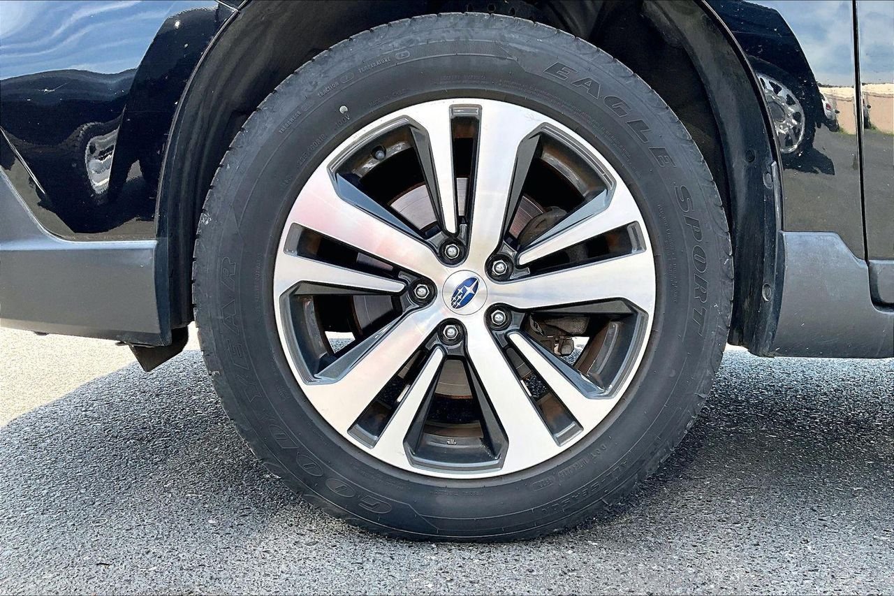 Used 2019 Crystal Black Silica Subaru 2.5i Limited image 2