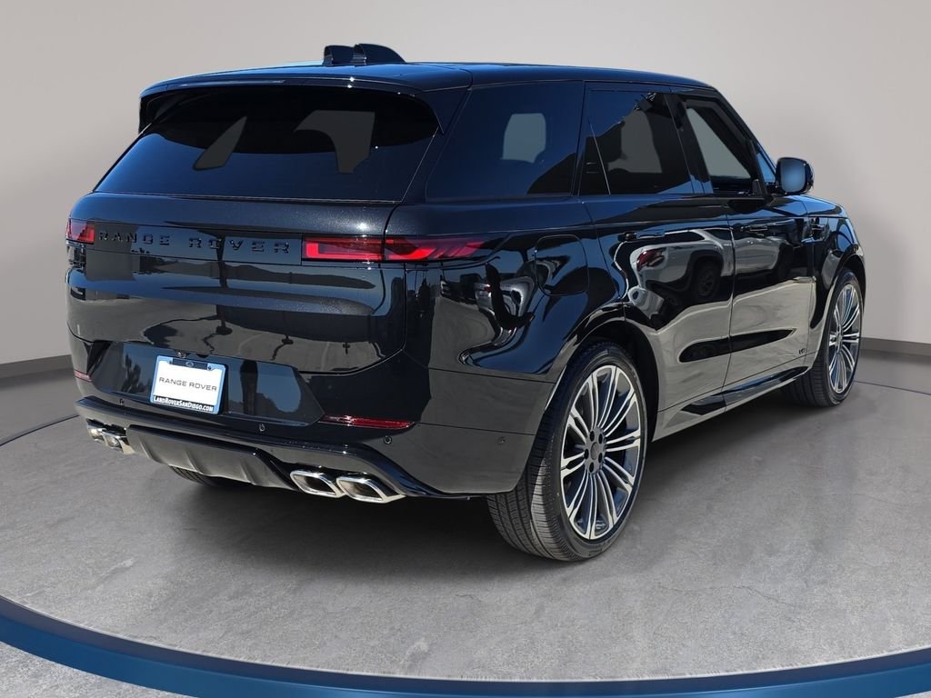 New 2026 Santorini Black Land Rover Dynamic SE image 5