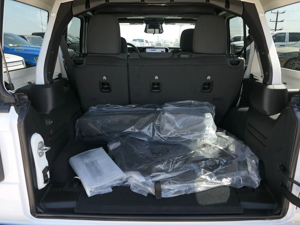 New 2026 Bright White Clear Coat Jeep 4-Door Willys 4x4 image 22