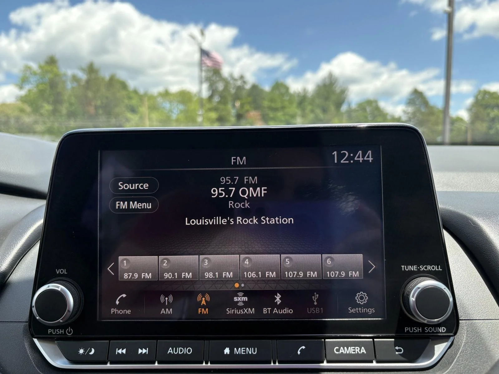 Used 2025 Deep Ocean Blue Pearl Nissan SV image 6