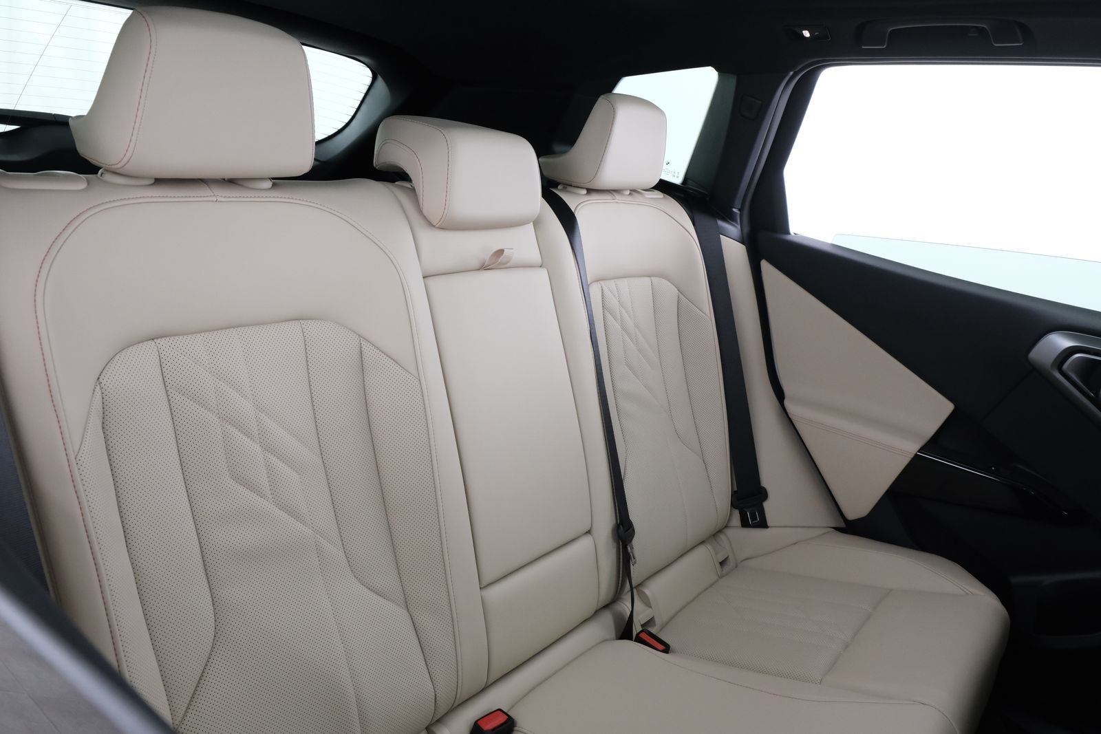 New 2026 Alpine White BMW 30 xDrive image 35