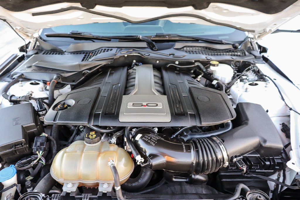 Used 2020 Oxford White Ford GT Premium image 28