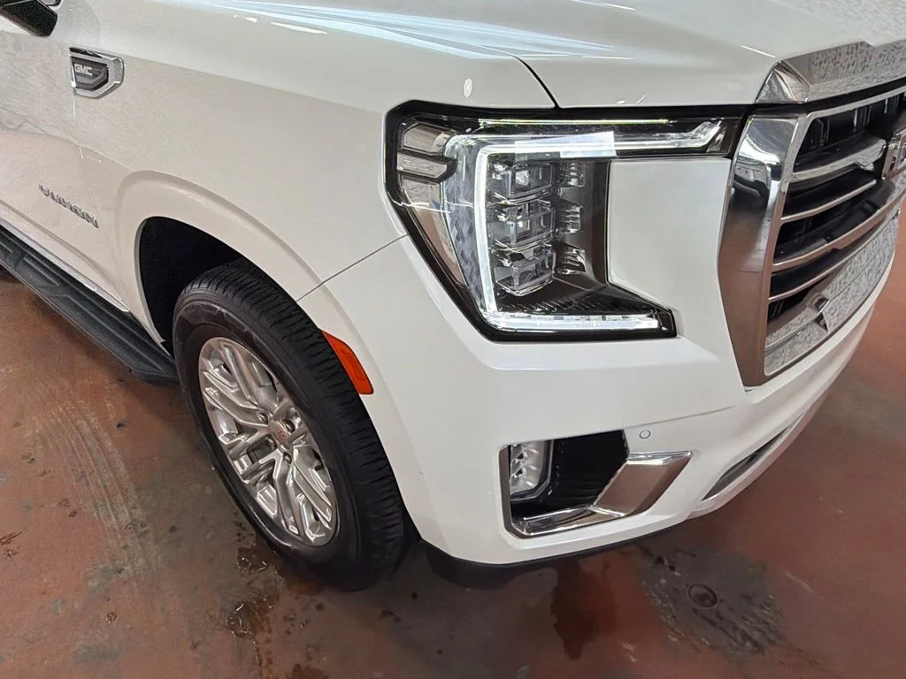 Used 2023 White Frost Tricoat GMC SLT image 9