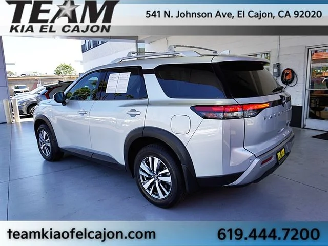 Used 2024 Silver Nissan SL image 7