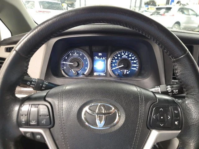 Used 2017 Red Toyota XLE image 16