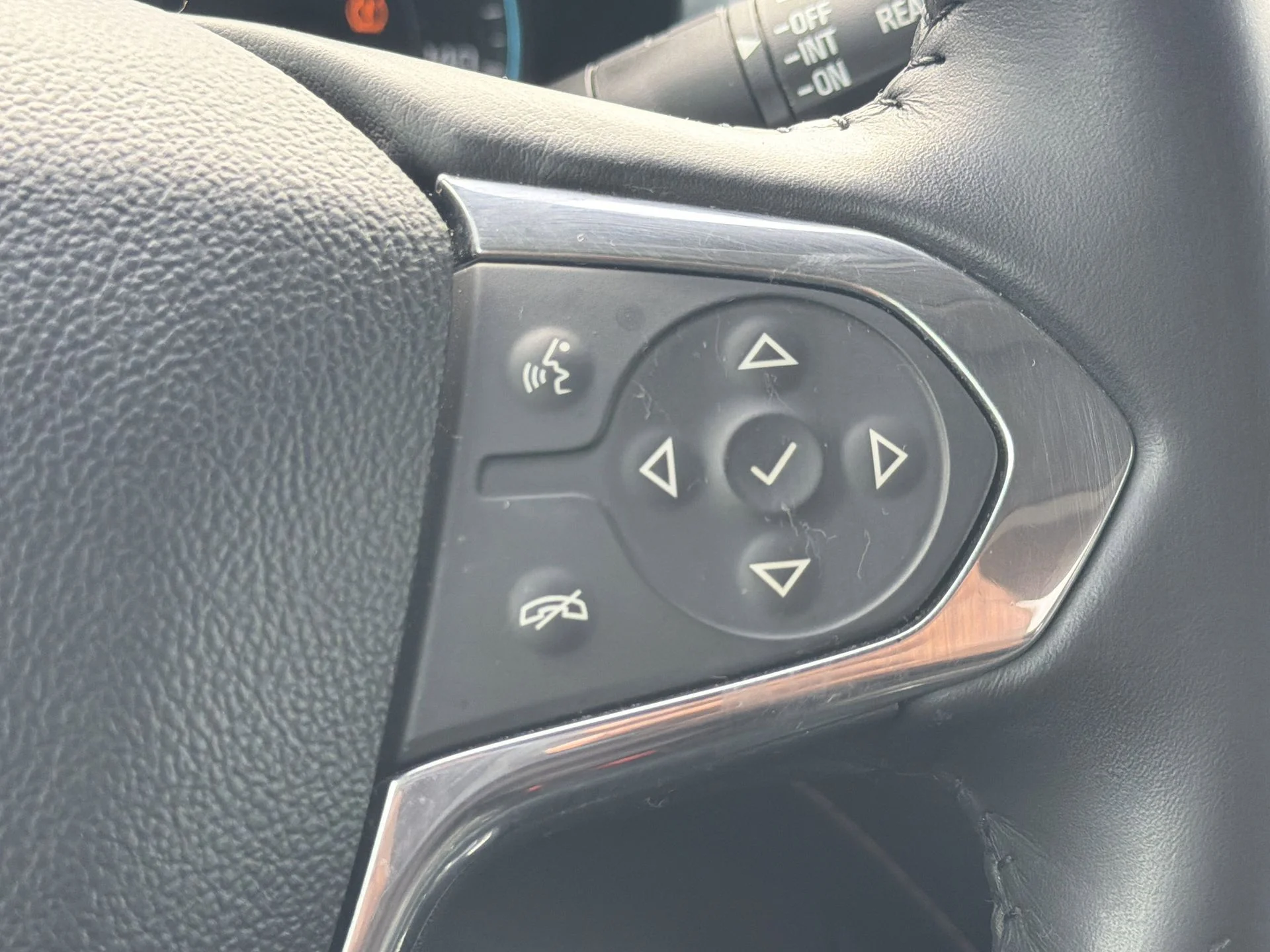 Certified Used 2019 Silver Ice Metallic Chevrolet 3LT image 11