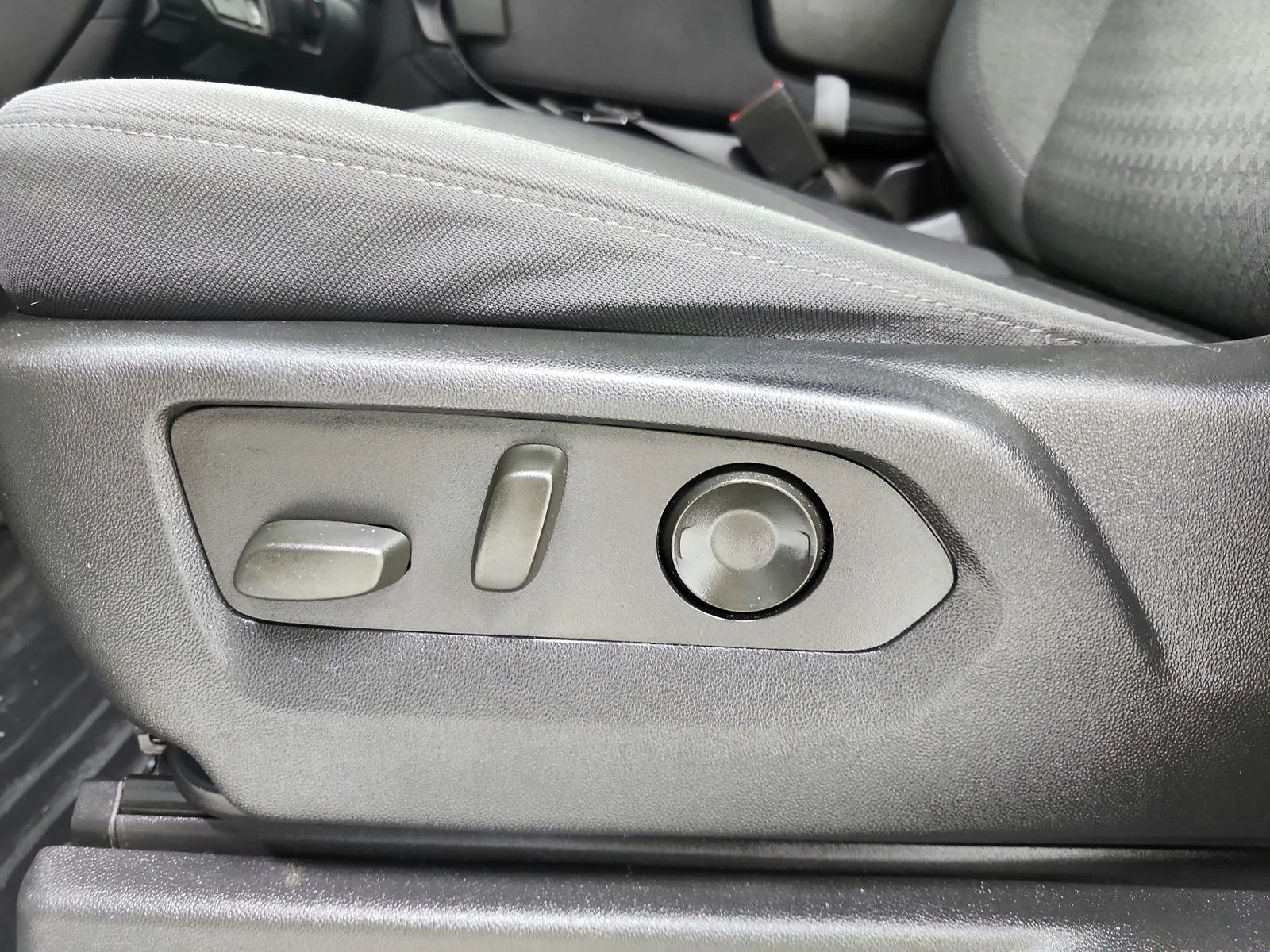 Used 2022 White Chevrolet Custom Trail Boss image 11