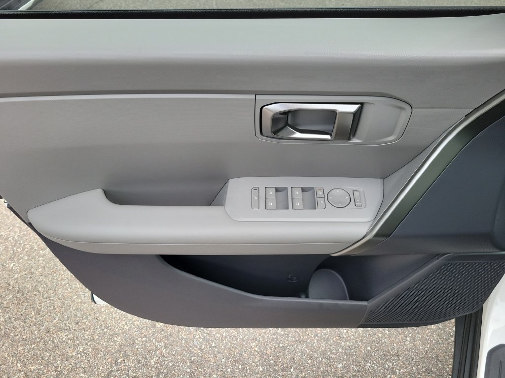 New 2027 Snow White Pearl Kia S image 17