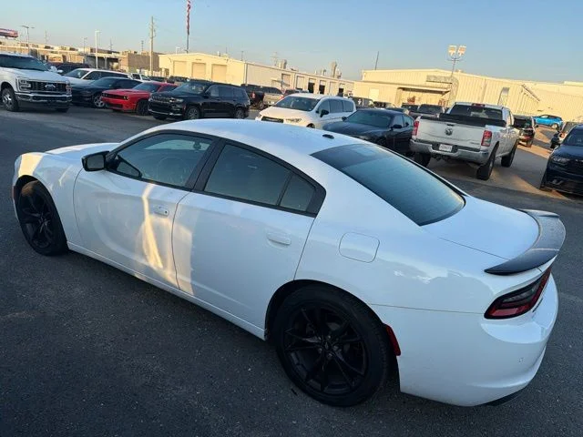 Used 2018 White Dodge SXT image 10