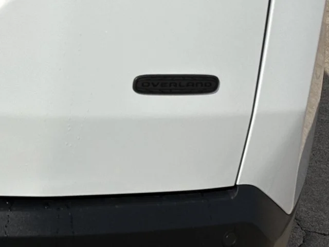 New 2026 Bright White Clear-Coat Exterior Paint Jeep Overland image 10