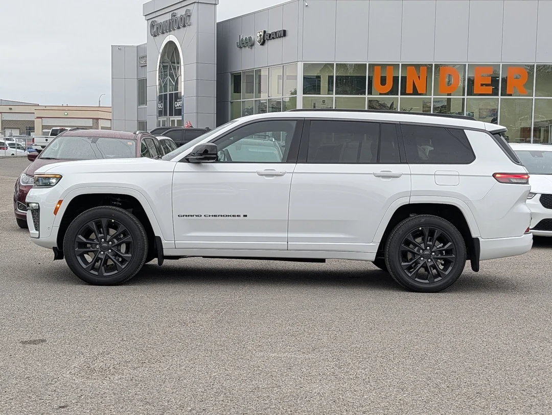 New 2026 White Jeep Limited Reserve - - 4x4 - CommandView Sunroof - Nappa Leather Seats & More! image 5
