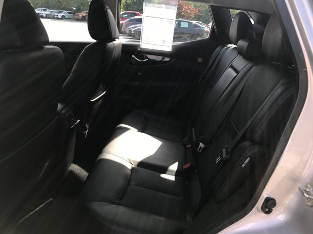 Used 2022 Brilliant Silver Metallic Nissan SL image 27