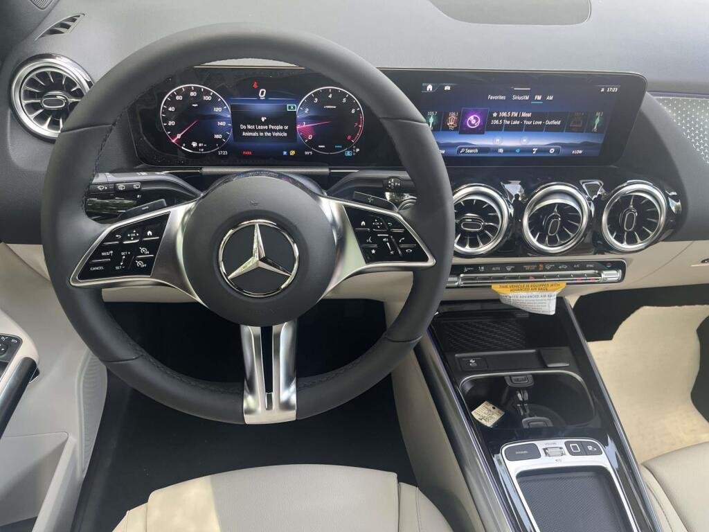 New 2026 Polar White Mercedes-Benz GLA 250 image 2