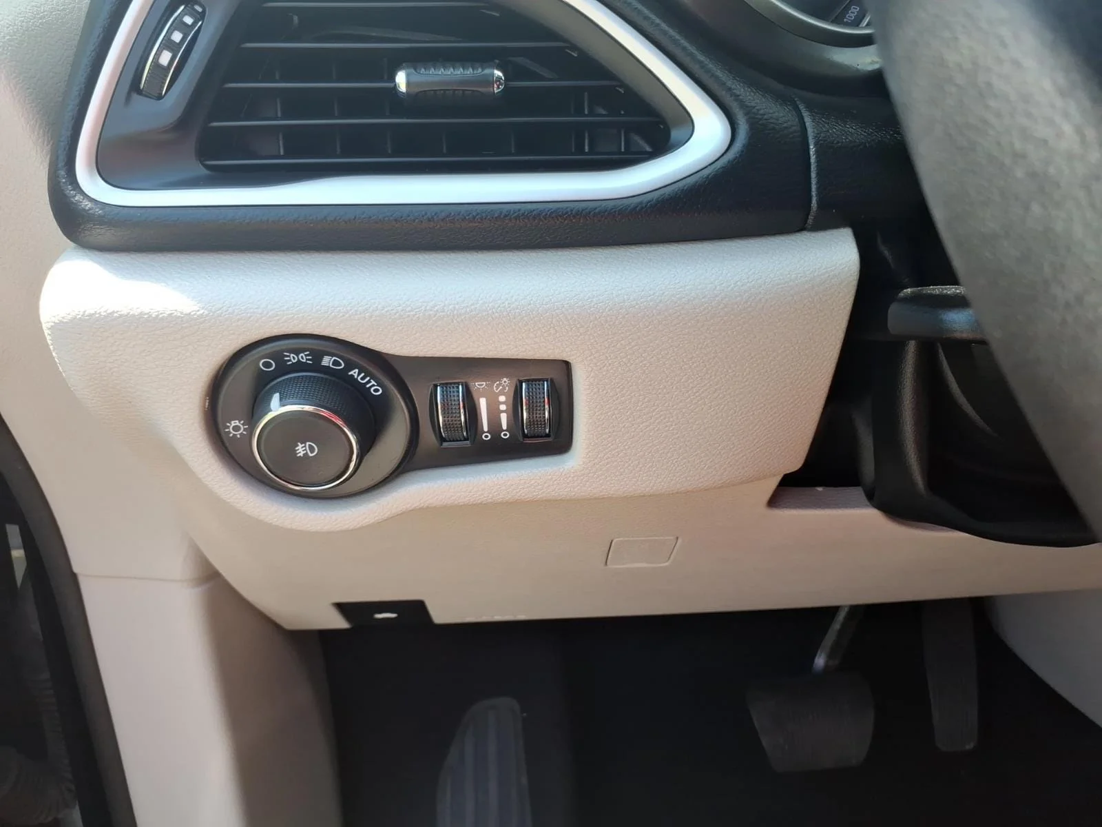 Used 2024 Diamond Black Chrysler Touring L image 23