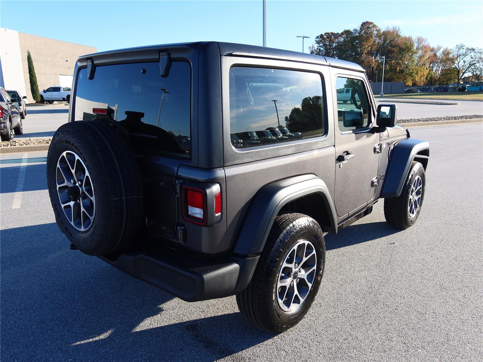 New 2026 Granite Crystal Metallic Clear-Coat Exterior Paint Jeep Sport S image 6