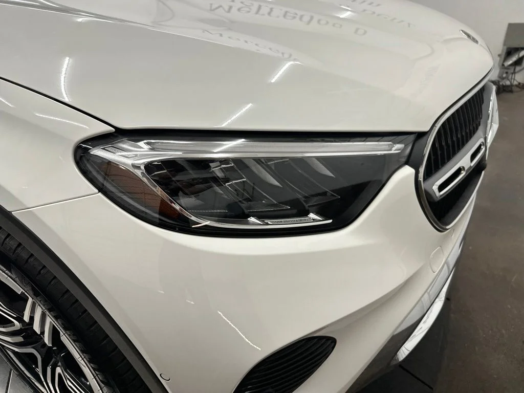 New 2027 White Mercedes-Benz GLC 300 image 10