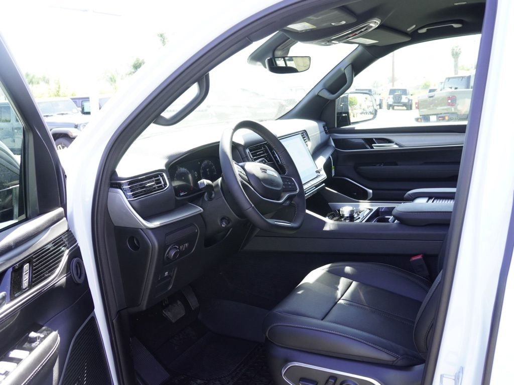 New 2026 Bright White Clear-Coat Exterior Paint Jeep  image 13