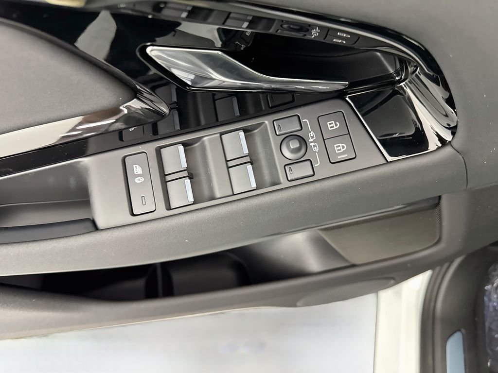 New 2026 Fuji White Land Rover Core S image 18