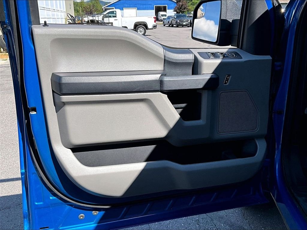 Used 2020 Blue Metallic Ford XL image 9
