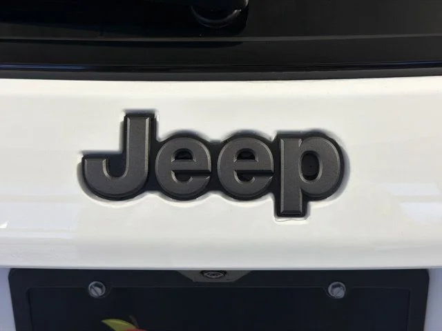 New 2026 White Jeep Latitude image 9