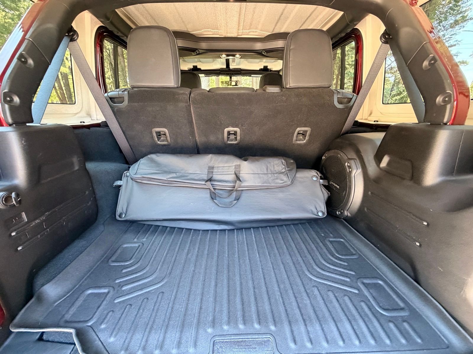 Used 2022 Snazzberry Pearlcoat Jeep Unlimited Sahara image 19
