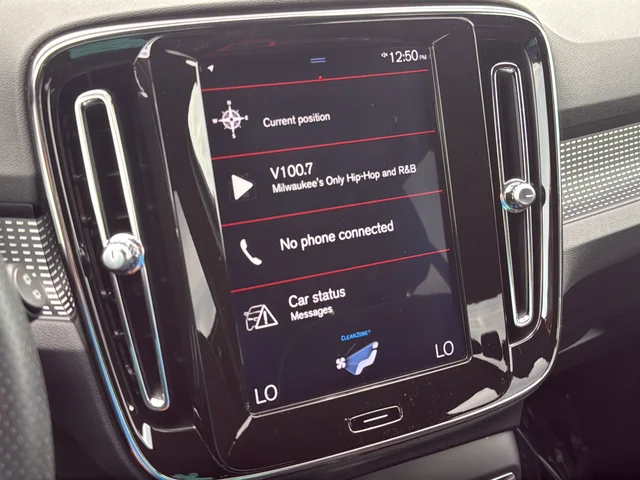 Used 2019 White Volvo R-Design image 23
