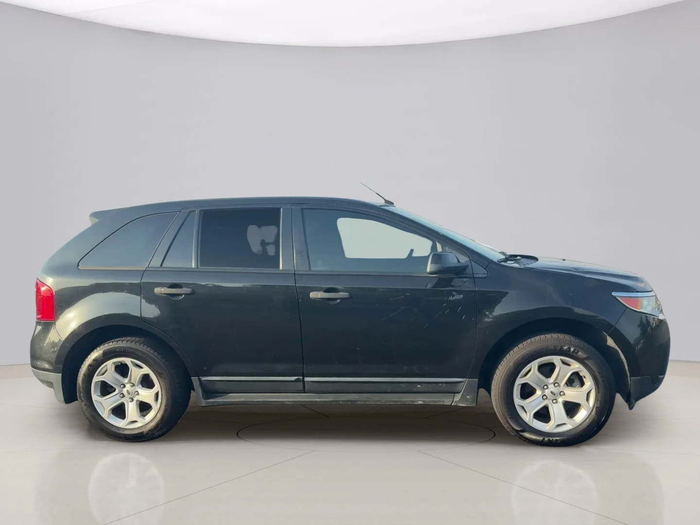 Used 2013 Black Ford SE image 6