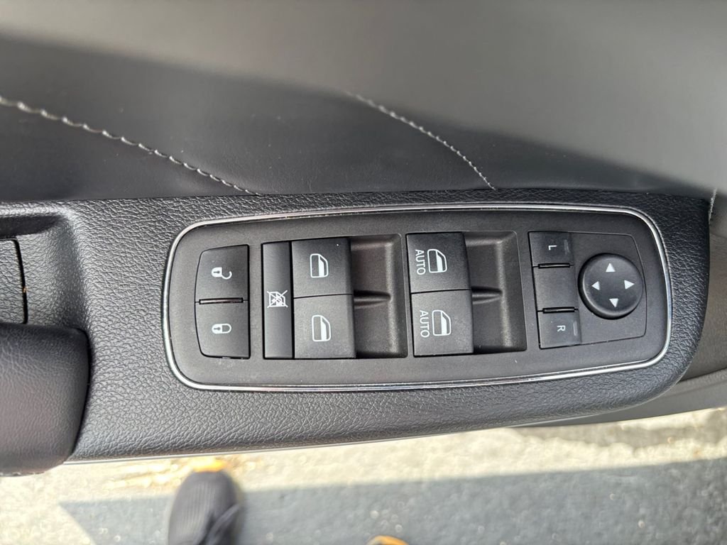 Used 2022 Gray Dodge SXT image 27