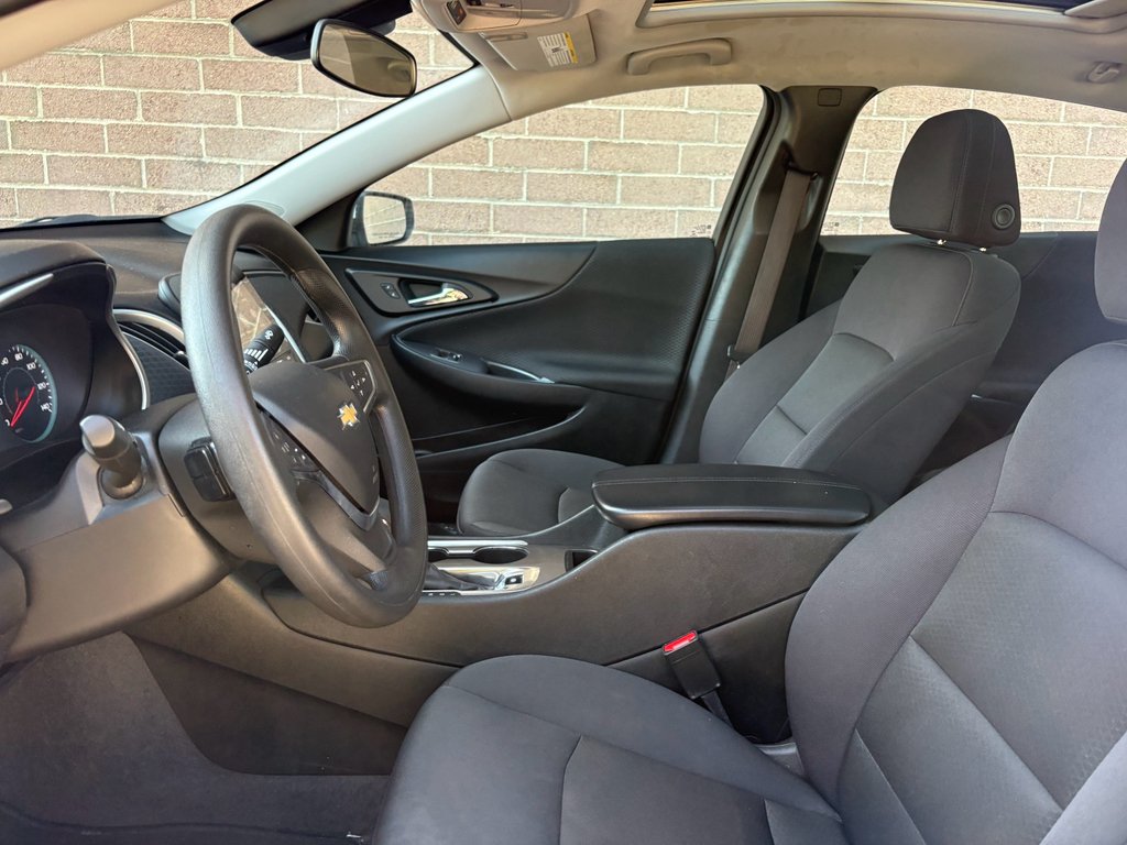 Used 2024 Summit White Chevrolet LT image 9