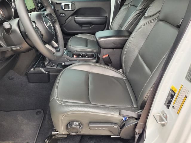 Used 2023 White Jeep Sport Altitude image 30