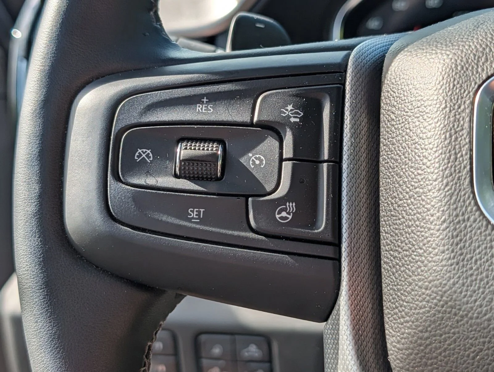 Used 2024 Onyx Black GMC Denali image 34
