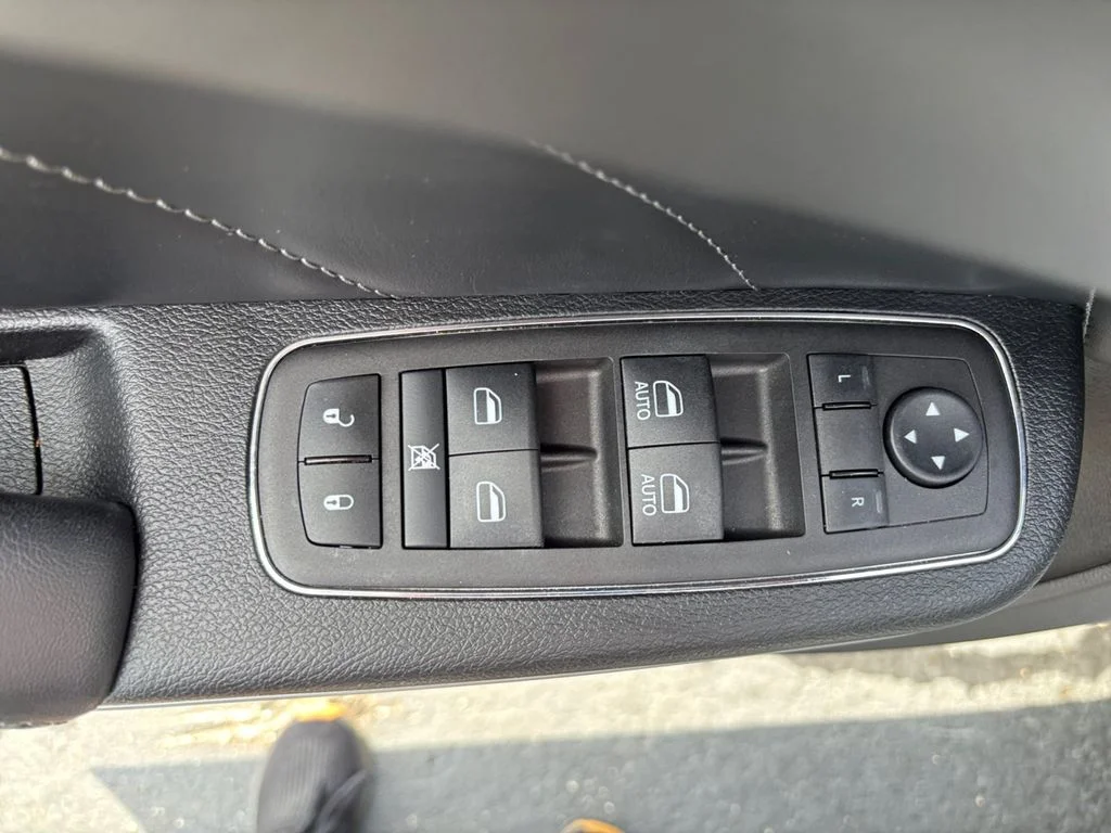 Used 2022 Gray Dodge SXT image 27