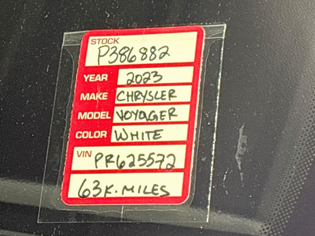 Used 2023 White Chrysler LX image 23