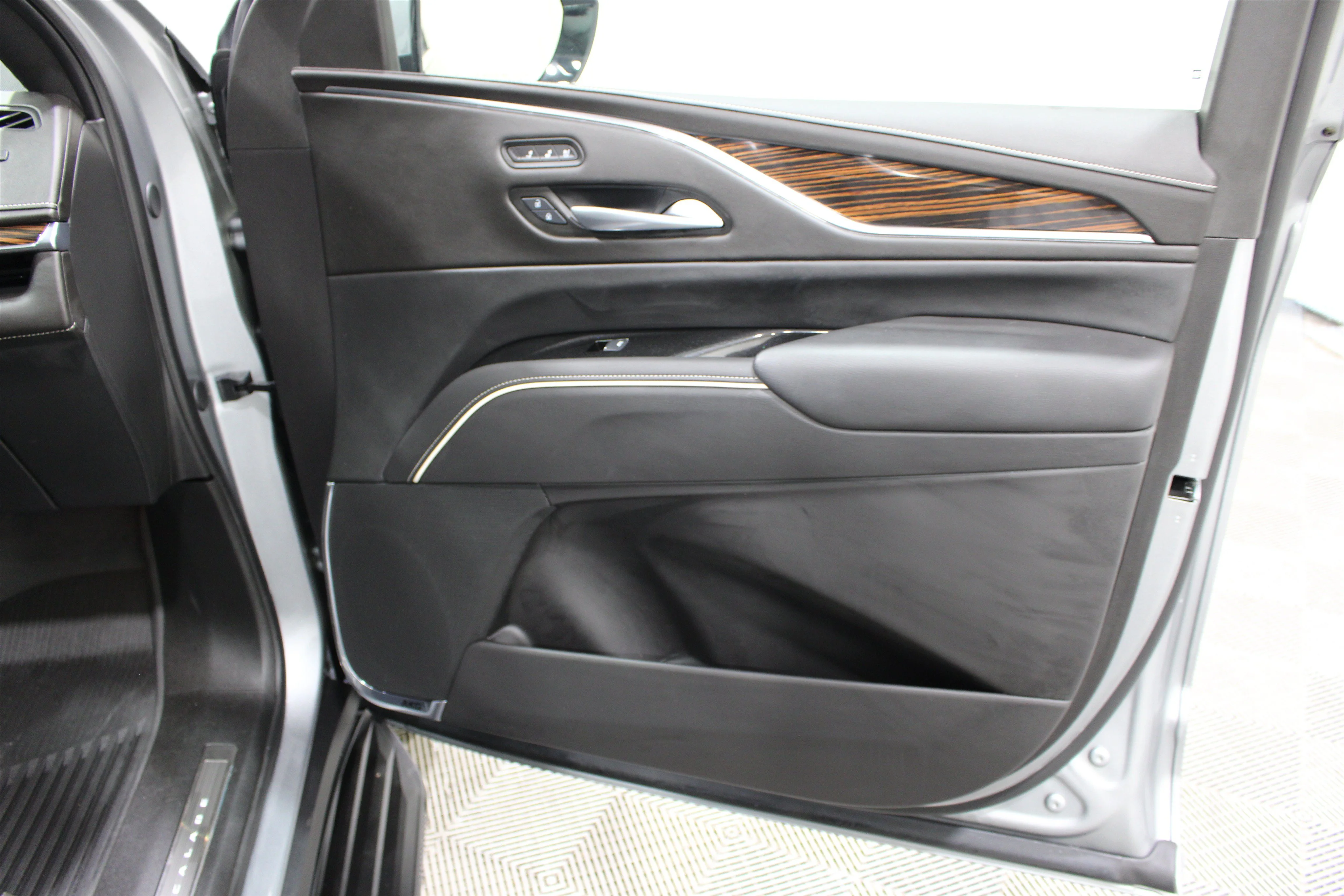 2024 Cadillac Escalade Premium Luxury - Photo 30