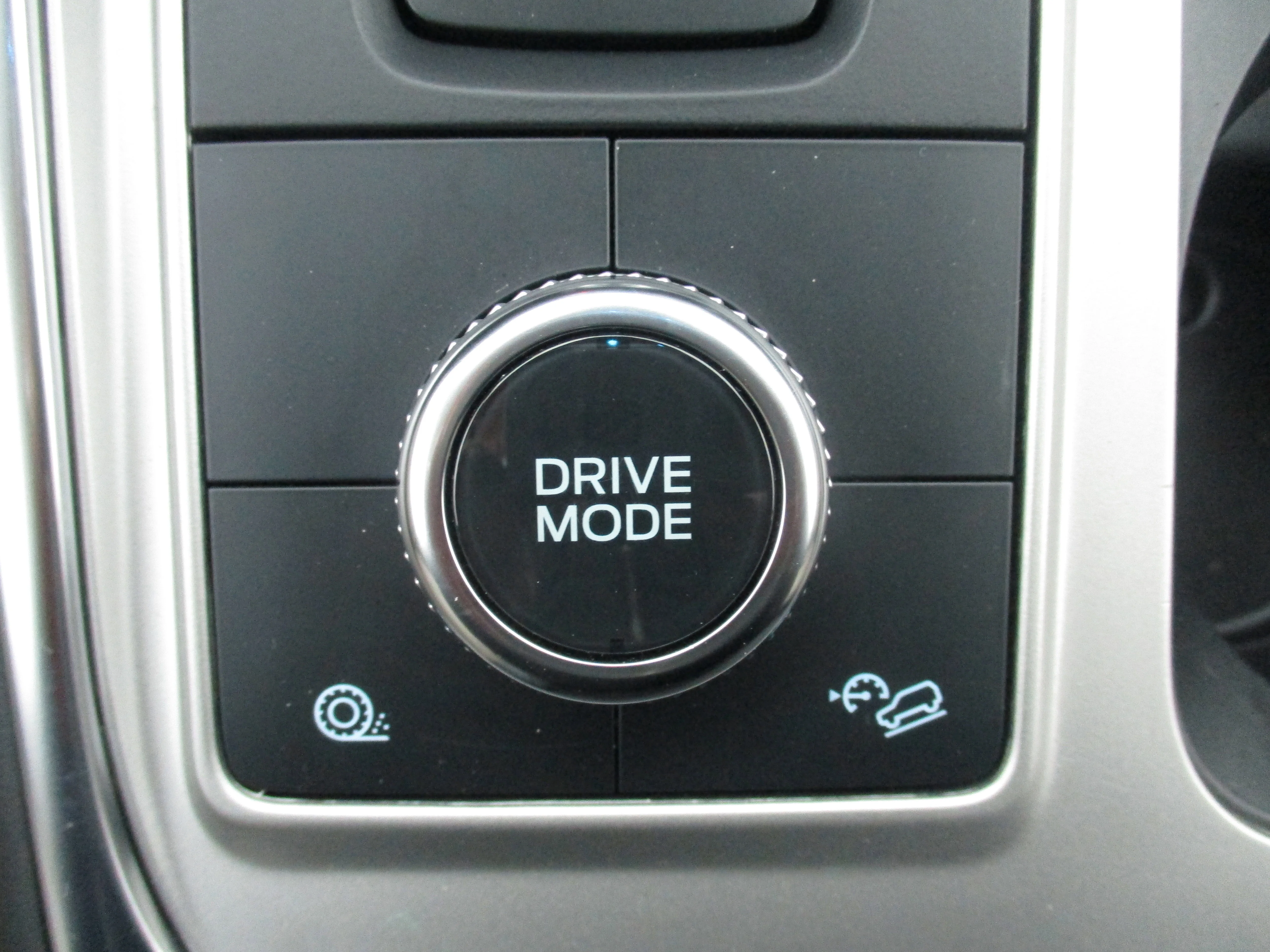 Used 2022 Star White Metallic Tri-Coat Ford Limited image 41