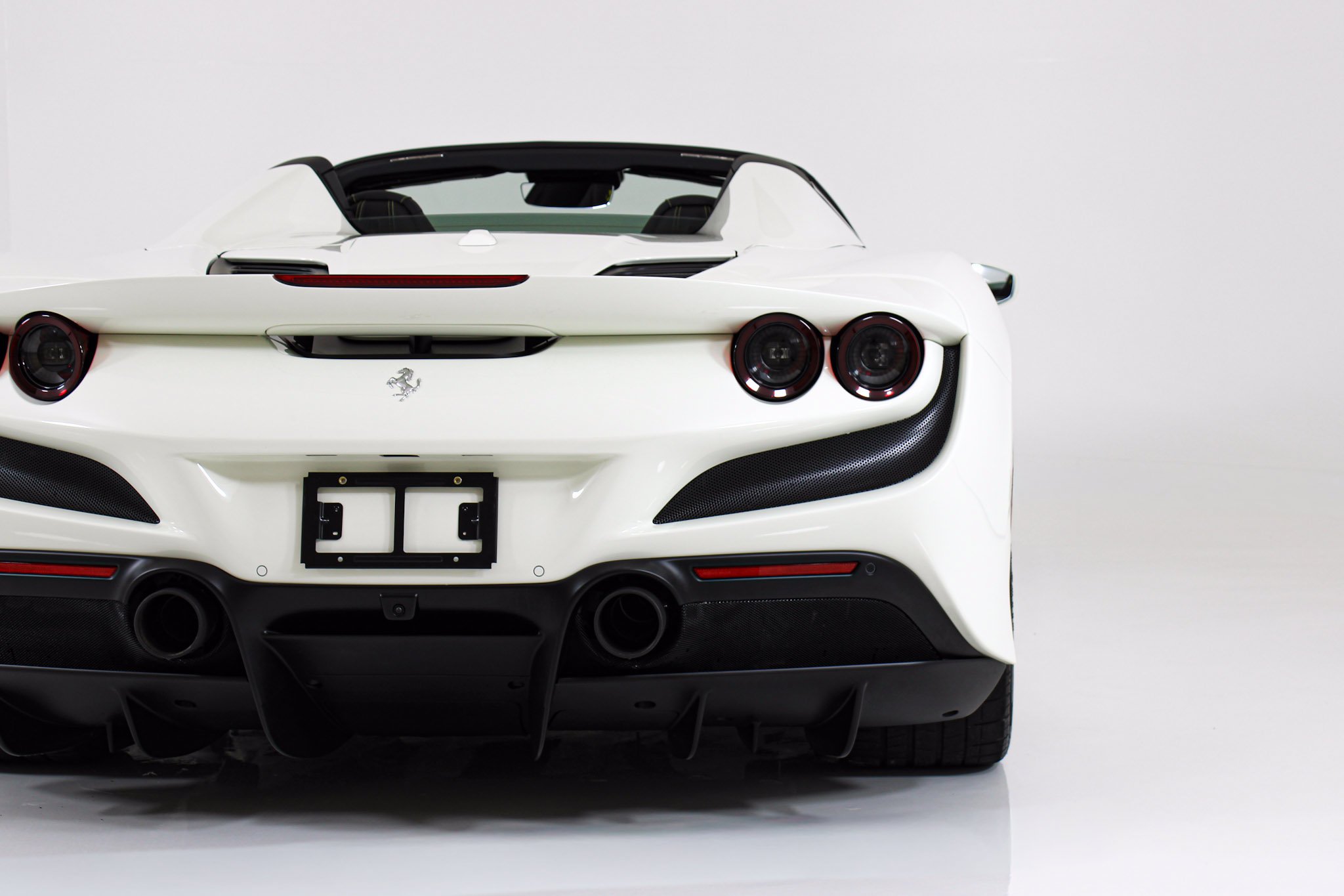 Used 2022 White Ferrari  image 30