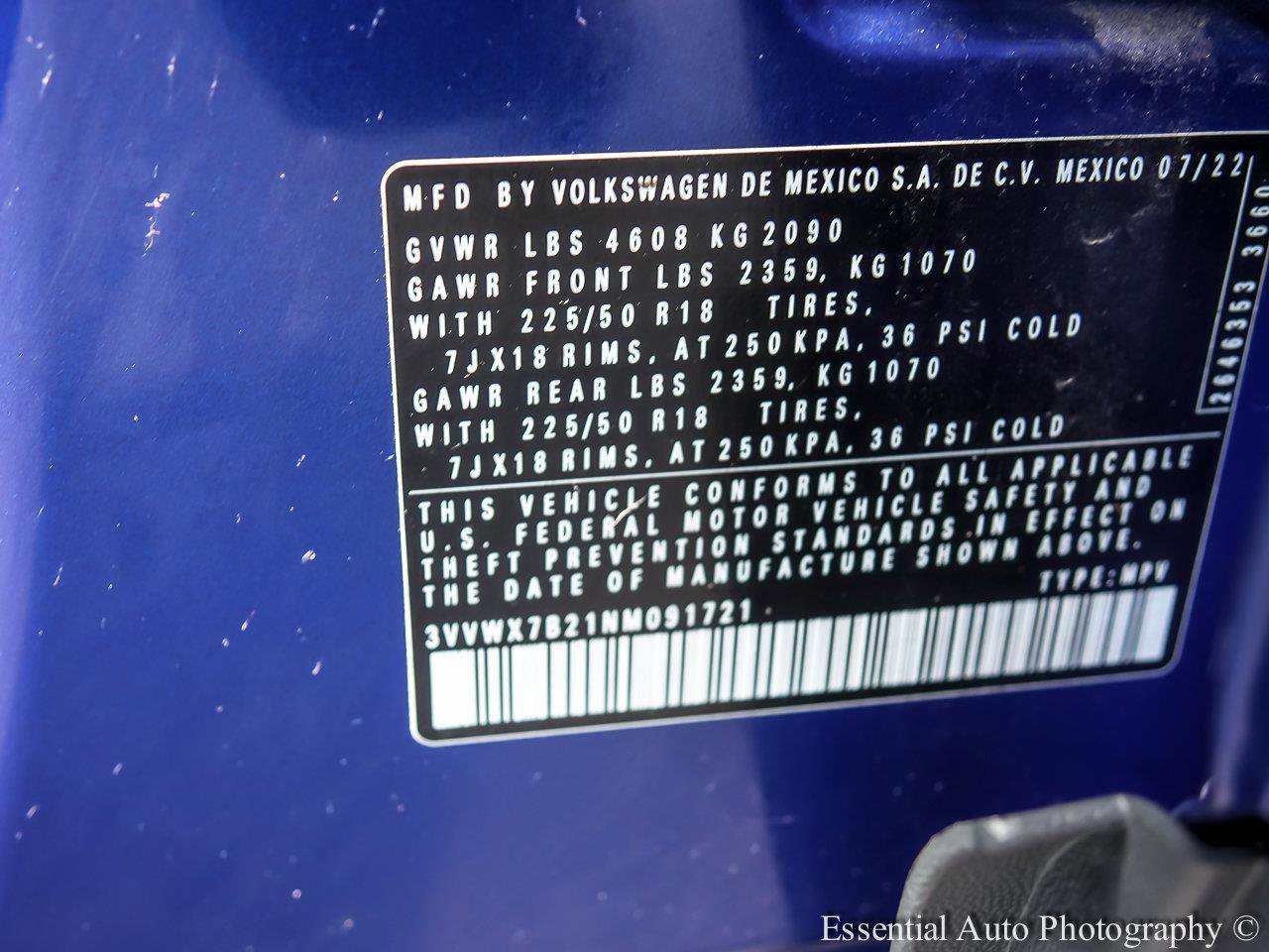 Used 2022 Dusk Blue Metallic Volkswagen SE image 25