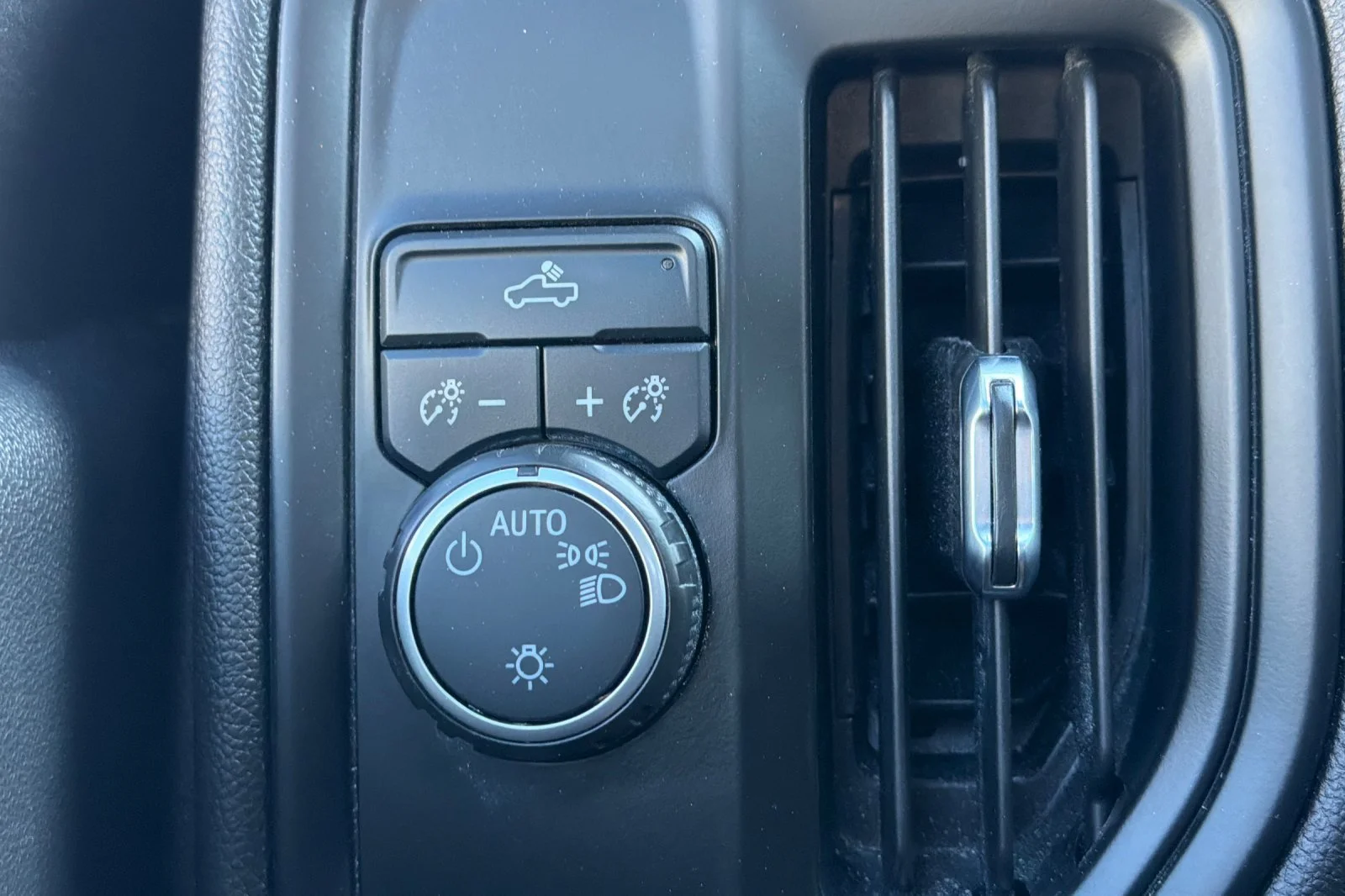 Used 2020 White Chevrolet Work Truck image 33