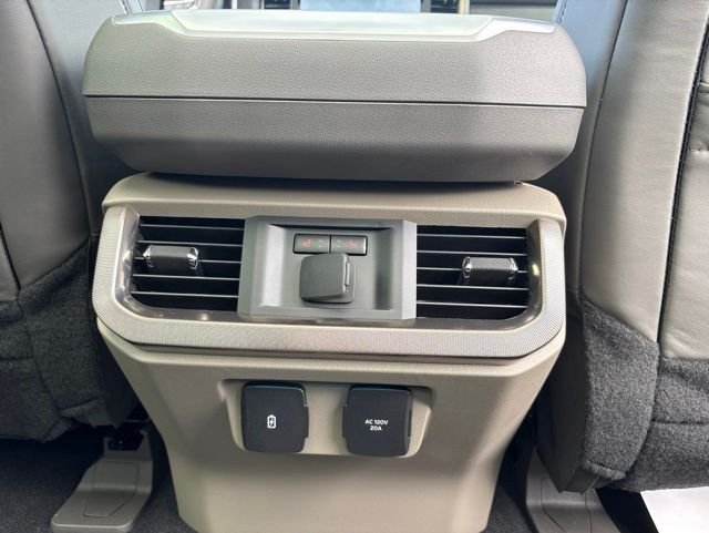 New 2026 Star White Metallic Tri-Coat Ford Platinum image 30