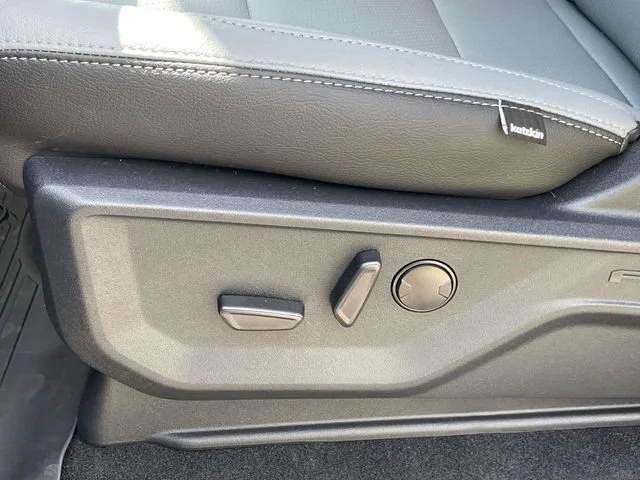 New 2026 Carbonized Gray Metallic Ford XLT image 38